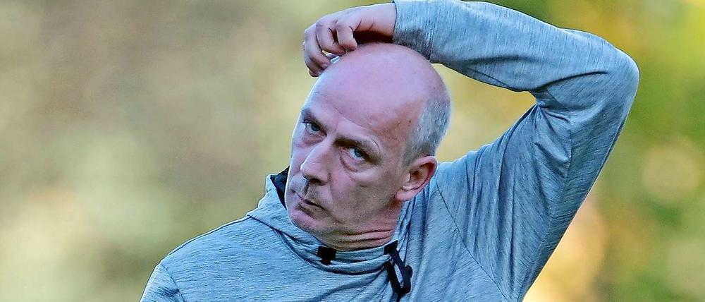 Im Entenpark wachsen keine Radieschen auf den Bäumen: Mario Basler verliert sein Debüt in der Hessen-Liga.