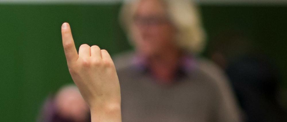 Lehrer und Schüler im Unterricht.