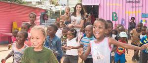 Im Einsatz. Lena Palm – hier mit dem fünfjährigen Giovanni auf dem Arm.