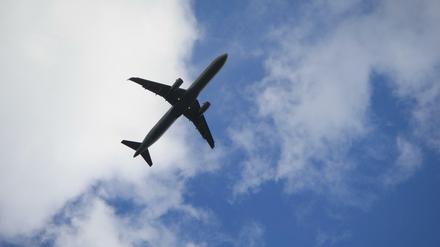 Auch das ist Tegel: Flugzeuge tief über den Häusern.