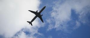 Auch das ist Tegel: Flugzeuge tief über den Häusern.