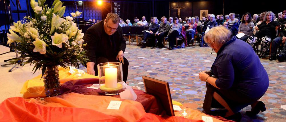 Beim Gottesdienst in der Gedächtniskirche gedenken Contergangeschädigte und ihre Angehörigen der Verstorbenen.
