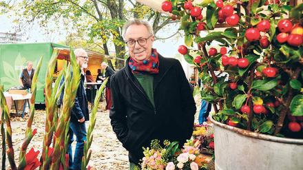 Alles so schön bunt hier. Berlinale-Chef Dieter Kosslick flaniert gerne über den Ökomarkt am Hansaplatz. 