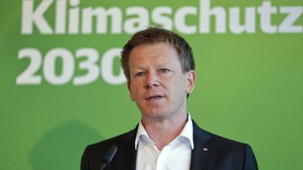 "Das ist grün". Bahn-Chef Richard Lutz will den Schienenkonzern in den kommenden Wochen als Klima-Vorreiter darstellen.