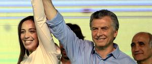 Der argentinische Präsident Mauricio Macri und die Gouverneurin von Buenos Aires, Maria Eugenia Vidal, feiern den Wahlsieg.