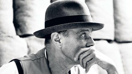 Dichter, Seher, Künstler: Die Kunsthistorikerin Kirsten Claudia Voigt untersucht in einer Studie die Beziehung zwischen Nietzsches „Umwertung aller Werte“ und Beuys' „Erweiterung des Kunstbegriffs“.