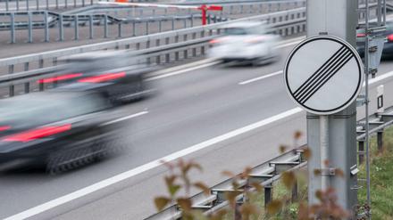 Gestrandet auf einer Verkehrsinsel. Das 1974 in England erschienene "Betoninsel" ist jetzt auch auf deutsch zu lesen.