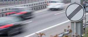 Gestrandet auf einer Verkehrsinsel. Das 1974 in England erschienene "Betoninsel" ist jetzt auch auf deutsch zu lesen.