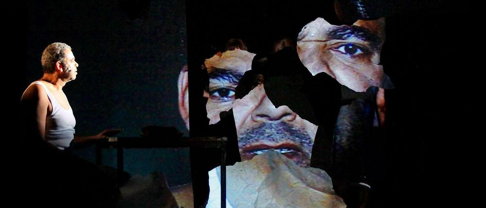 Ich-Verlust: Falilou Seck in "Hundesöhne" am Maxim Gorki Theater.