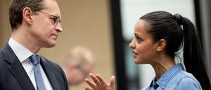  Die Berliner Staatssekretärin Sawsan Chebli mit ihrem Chef, dem Regierenden Bürgermeister Michael Müller (SPD). Die Senatskanzlei hält Cheblis Aktion für Privatsache. 