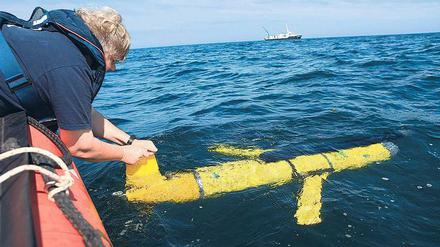 Tauchfahrt. Ein Unterwasserroboter vor dem Start.