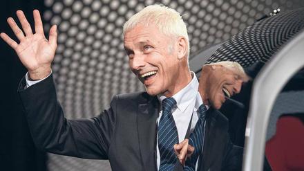 Gut drauf. Volkswagen-Chef Matthias Müller will kein „Ankündigungsweltmeister“ sein. In Sindelfingen fährt er mit dem Konzeptfahrzeug „Sedric“ vor. 