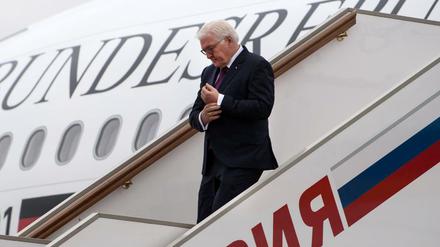Bundespräsident Frank-Walter Steinmeier am Flughafen in Moskau.