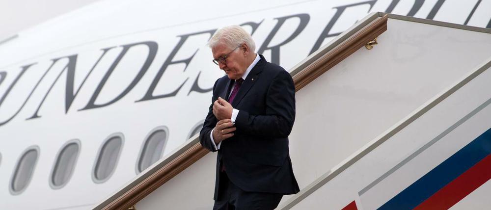 Bundespräsident Frank-Walter Steinmeier am Flughafen in Moskau. 