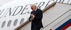 Bundespräsident Frank-Walter Steinmeier am Flughafen in Moskau.