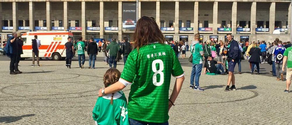 Unsere Autorin war mit ihrer Tochter im Berliner Olympiastadion, um ihre Lieblingsmannschaft gegen Hertha BSC endlich einmal live anzuschauen.