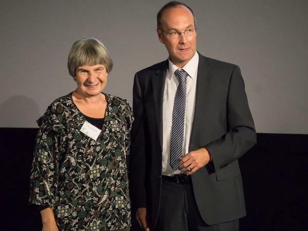 Preisträgerin Anne Loba mit Harald Kächele.