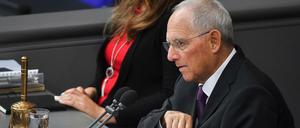 Der neugewählte Bundestagspräsident Wolfgang Schäuble während der konstituierenden Sitzung des 19. Deutschen Bundestages.