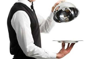 Gute Servicekräfte sind rar - auch in Berlins Restaurantszene. Wundern muss einen das nicht: Im Beruf fehlt die Anerkennung und vor allem eine angemessen gute Bezahlung.