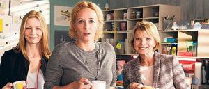 Kurz vorm Happy-Abi-End. Biggi (Sandra Hüller), Direktorin Gerster (Katja Riemann) und Frau Leimbach-Knorr (Uschi Glas) können ihr Glück kaum fassen.