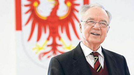 Alles auf Anfang. Manfred Stolpe spricht sich für einen Neustart bei der umstrittenen Kreisreform aus.