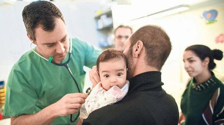 Gesundheit für alle - für Untersuchungen in Flüchtlingsheimen, Kitas und Schulen sind die Gesundheitsämter zuständig.