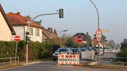 Der Seegefelder Weg ist jetzt ab Hackbuschstraße Richtung Innenstadt gesperrt.