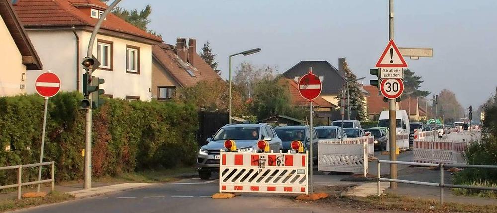 Der Seegefelder Weg ist jetzt ab Hackbuschstraße Richtung Innenstadt gesperrt.