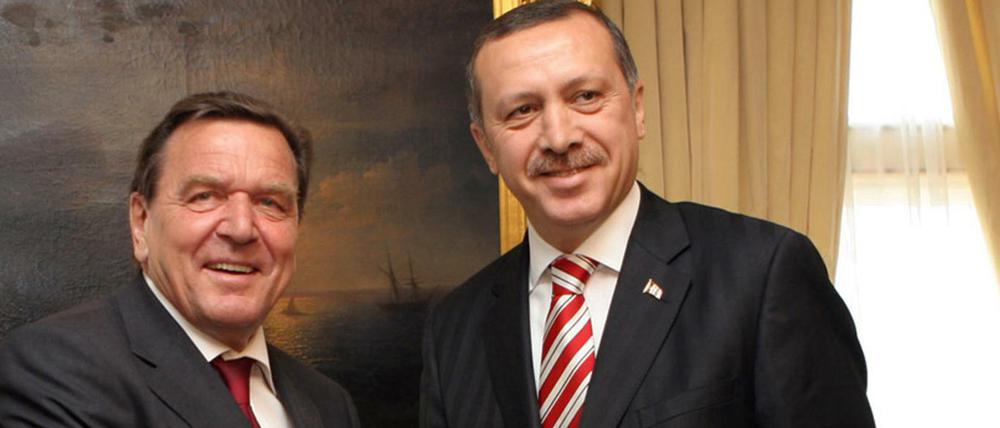 Verstehen sich. Altkanzler Schröder und der türkische Präsident Erdogan (Foto aus dem Jahr 2006).