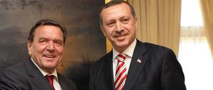 Verstehen sich. Altkanzler Schröder und der türkische Präsident Erdogan (Foto aus dem Jahr 2006).