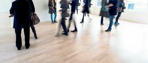 Schlangen bei Wohnungsbesichtigungen - in Berlin ist das üblich.