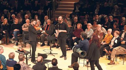 Den Saal gerockt. Das Trio Hewar mit Kinan Azmeh (Klarinette) bestritt das erste arabische Konzert im Pierre Boulez Saal am 24. März 2017. 