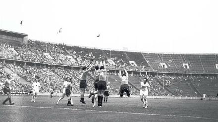 Handball auf dem Großfeld.