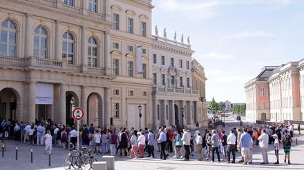 Publikumsmagnet: Das Museum Barberini in Potsdam beherbergt jetzt die DDR-Kunst-Schau "Hinter der Maske". 