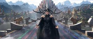 Halb Hirsch, halb Catwoman. Cate Blanchett als Schurkin Hela.