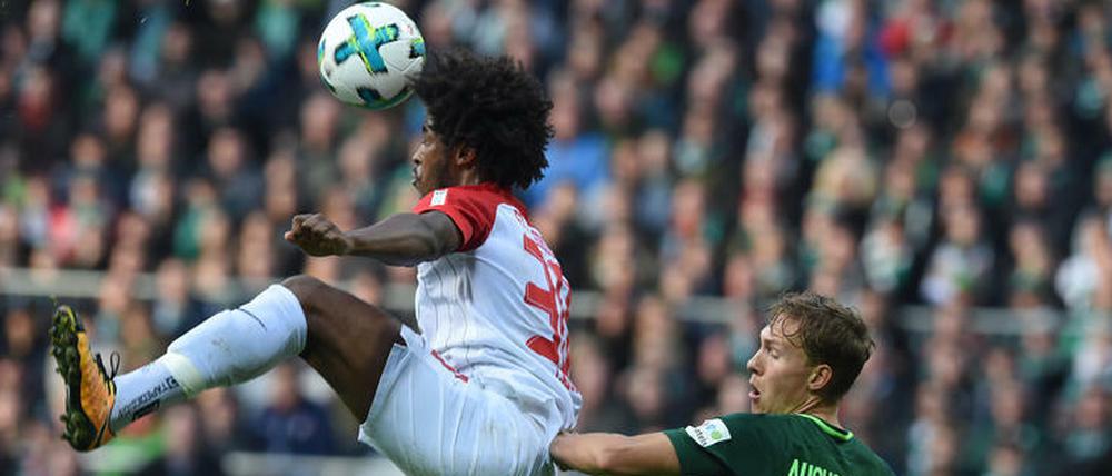 Immer einen Schritt zu spät. Die Bremer waren gegen Augsburg chancenlos.