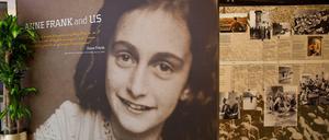 Bild von Anne Frank im Anne Frank Center in New York City.