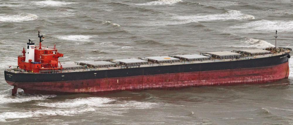 Der Frachter "Glory Amsterdam" liegt in der Deutschen Bucht vor Langeoog auf Grund. Der Sturm «Herwart» trieb den Schüttgutfrachter auf eine Sandbank.