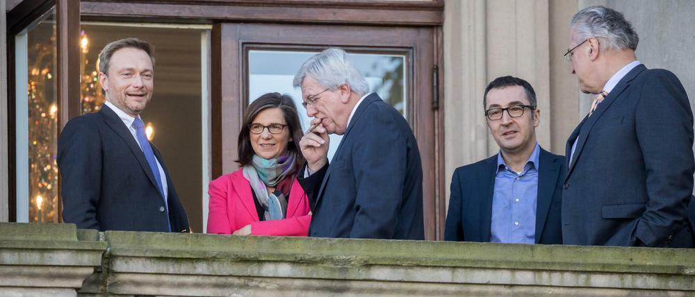 Parteiübergreifendes Lockermachen für Jamaika auf dem Balkon der Deutschen Parlamentarische Gesellschaft in Berlin.