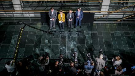 Nach dem Streit ist vor den Einigungen: Die Geschäftsführer und Generalsekretäre Michael Kellner (Grüne), Nicola Beer (FDP), Peter Tauber (CDU) und Andreas Scheuer (CSU) erläutern Stimmungslage und Verhandlungsstand. 