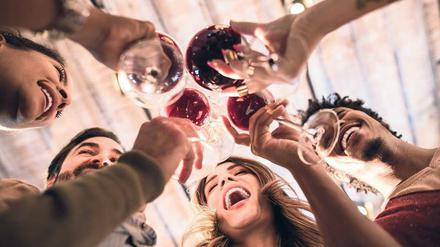 Bei Betriebsfeiern kommt es immer wieder zu sexueller Belästigung. Foto: iStock