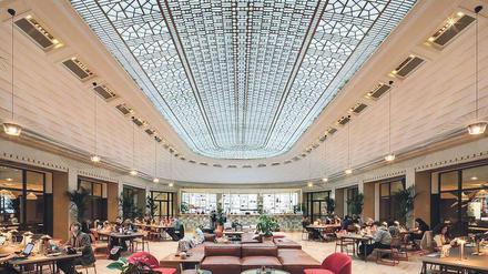 In Paris hat WeWork kürzlich sein erstes Gemeinschaftsbüro in einem Jugendstilgebäude unweit des Lafayette eröffnet. 