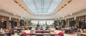 In Paris hat WeWork kürzlich sein erstes Gemeinschaftsbüro in einem Jugendstilgebäude unweit des Lafayette eröffnet.