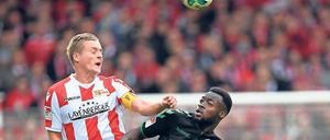 Der Kapitän ist zurück. Union tritt mit Felix Kroos (l., hier gegen Fürths Khaled Narey) beim MSV Duisburg an. 