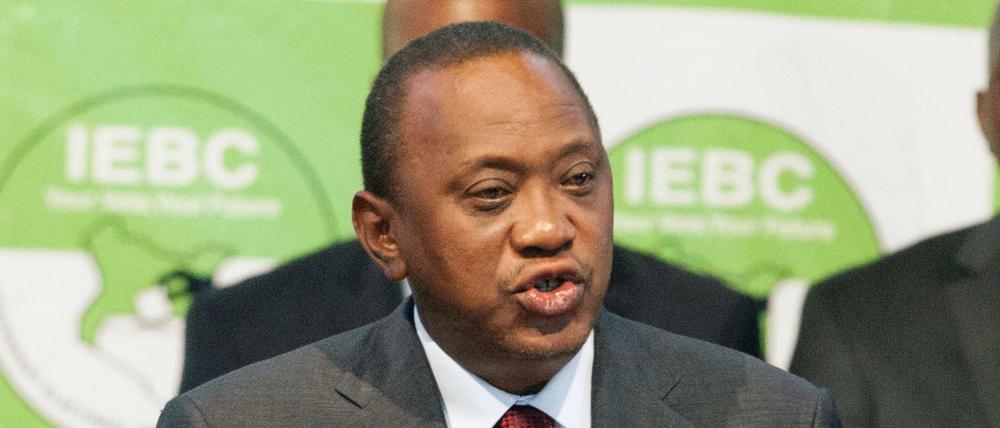 Kenias Staatschef Uhuru Kenyatta spricht am 30.10.2017 in Nairobi zum Volk, nachdem er als Gewinner der Wahlwiederholung in Kenia bekannt gegeben wurde.