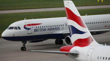 Maschinen der British Airways am Flughafen London-Heathrow.