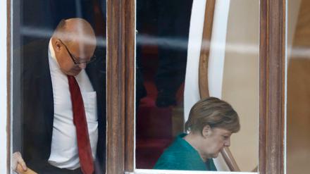 Jetzt muss er auch noch für sie sondieren: Peter Altmaier leitet für Angela Merkel nicht nur Kanzleramt und Finanzministerium, sondern auch noch die Gespräche mit FDP und den Grünen.