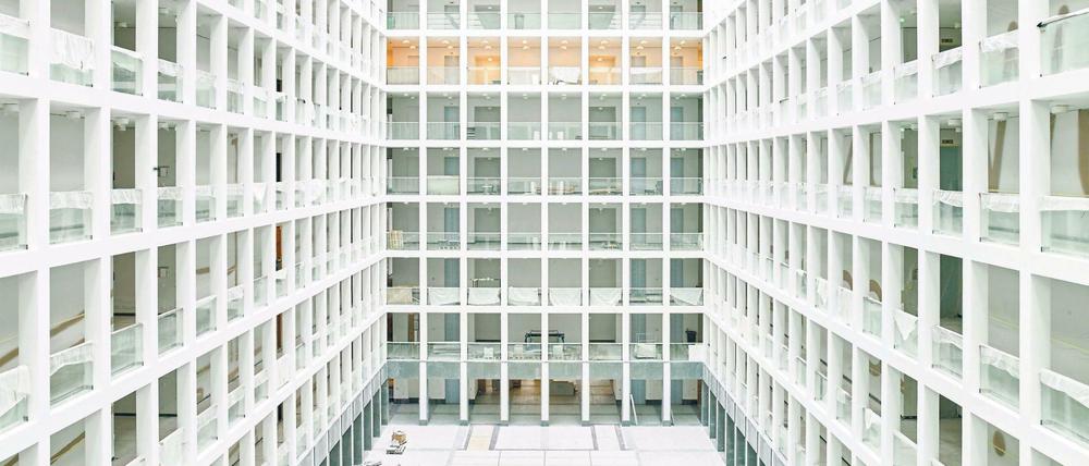 Vertrauenserweckend: Blick in eines der beiden Atrien in der neue BND-Zentrale, Chausseestraße.