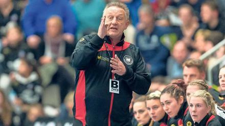 Michael Biegler, 56, trainierte schon etliche Männer-Teams. Mit den Frauen tritt er an diesem Samstag (Magdeburg) und Sonntag (Berlin) gegen die Niederlande an. 