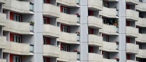 Gefährdetes Zuhause. Ein großes Mietshaus in Berlin.